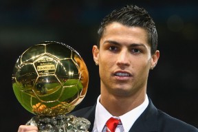 九游体育app-热闹非凡！国内足球吸引大批球迷，热闹非凡!国内足球吸引大批球迷